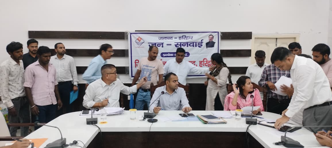जिलाधिकारी की जनसुनवाई कार्यक्रम में 63 समस्याएं दर्ज,  28 का मौके पर निस्तारण